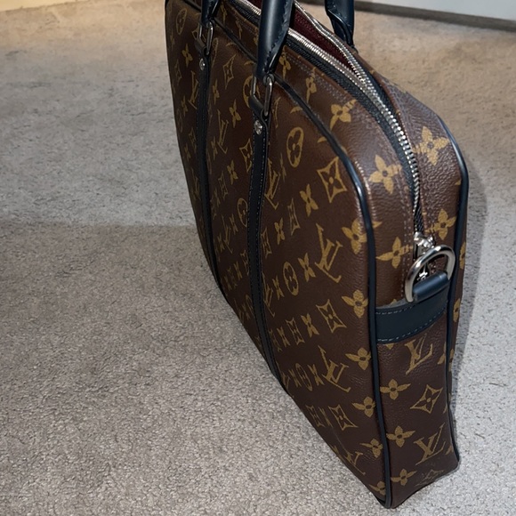 Louis Vuitton Porte-Documents Voyage PM Messenger Bag / Briefcase - Picture 7 of 10